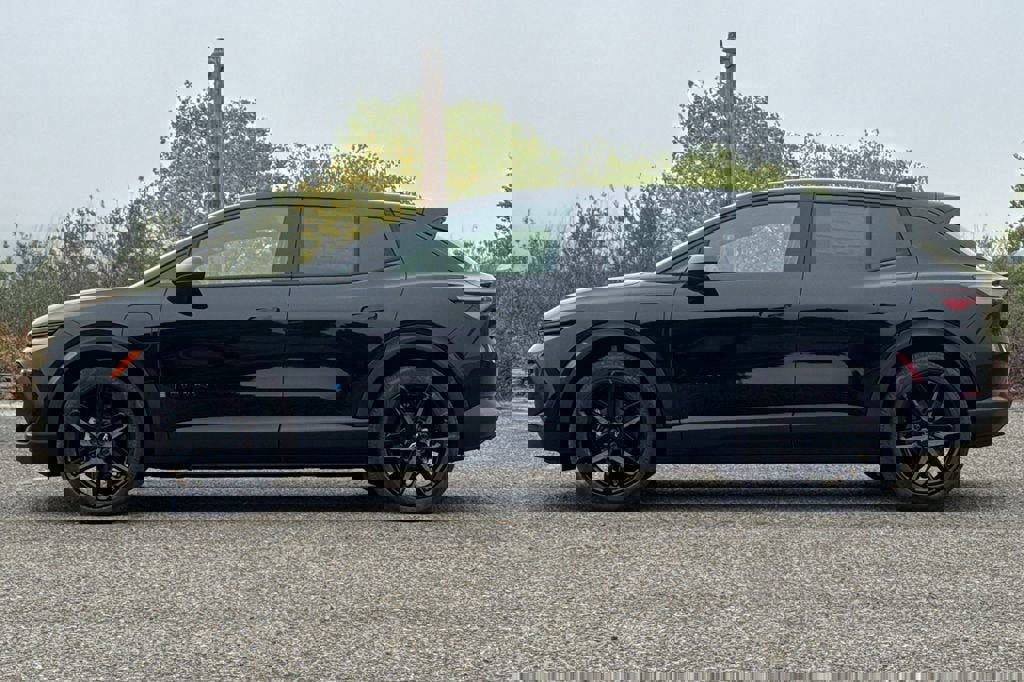 New 2026 Chevrolet Equinox EV LT w/ LPO, Blackout Package image 7