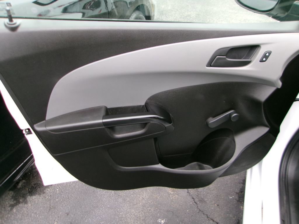 Used 2020 Chevrolet Sonic LT image 7
