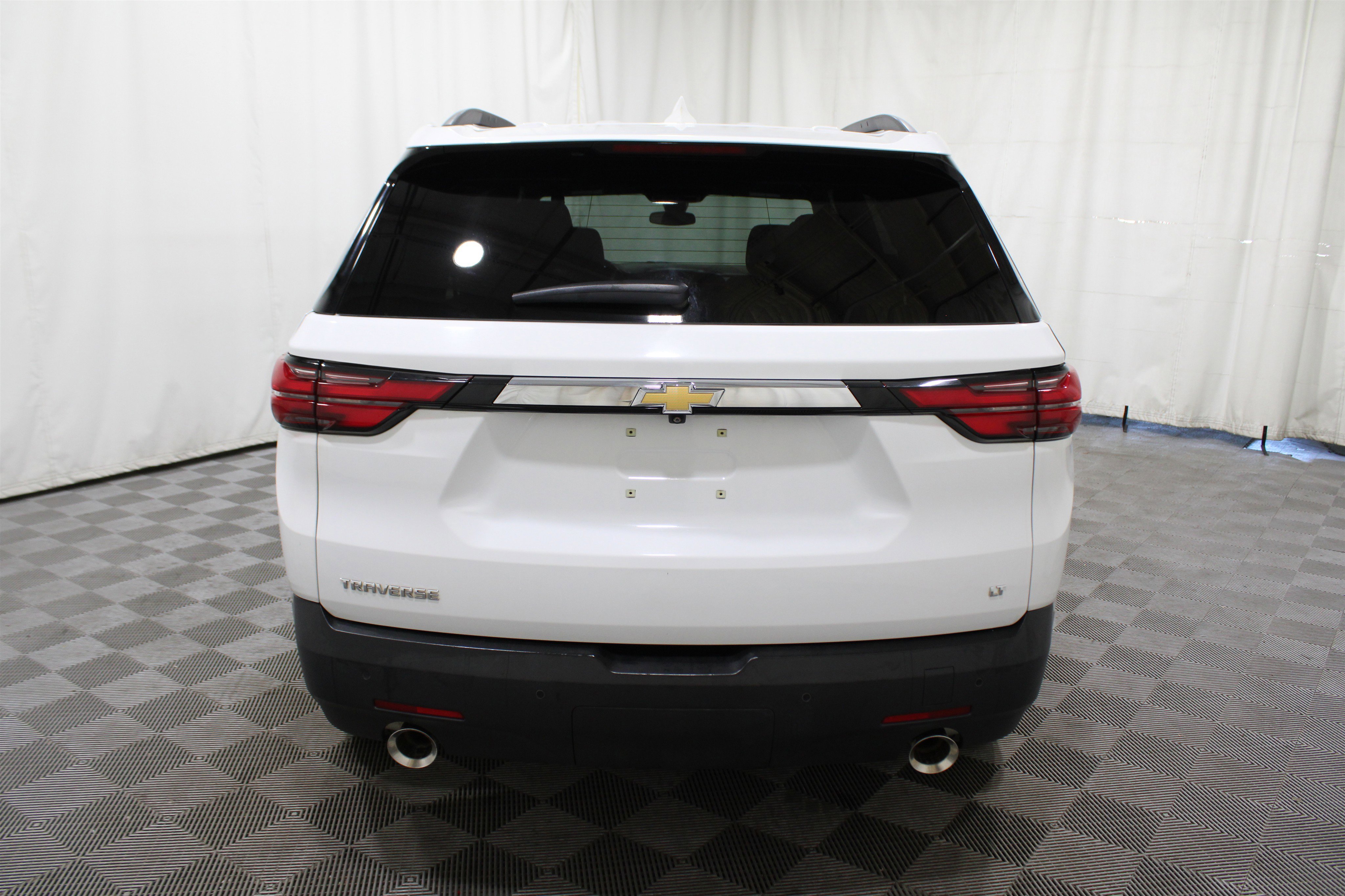 Used 2023 Chevrolet Traverse LT image 32