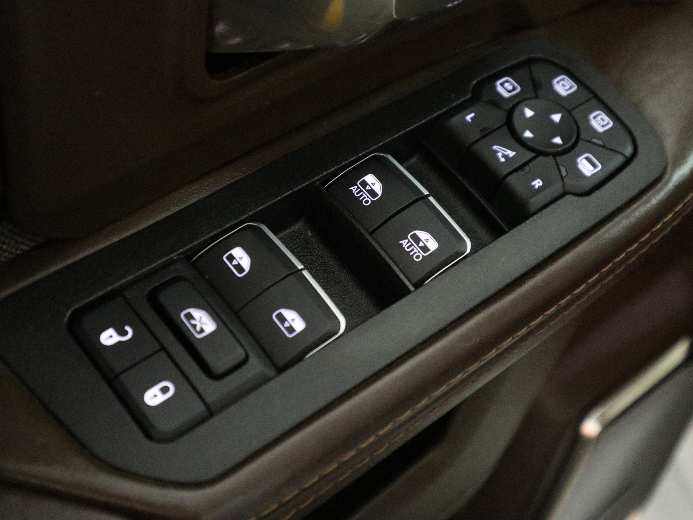 Used 2025 RAM 2500 Limited AWD/4WD image 31