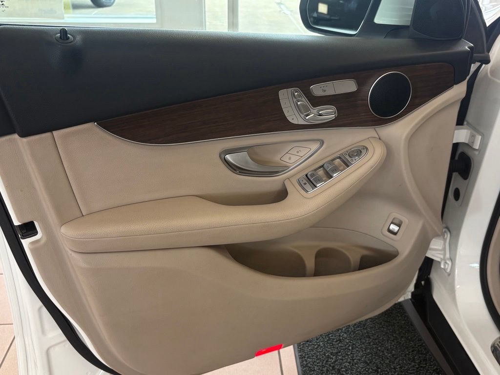 Used 2021 Mercedes-Benz GLC 300 4MATIC image 21