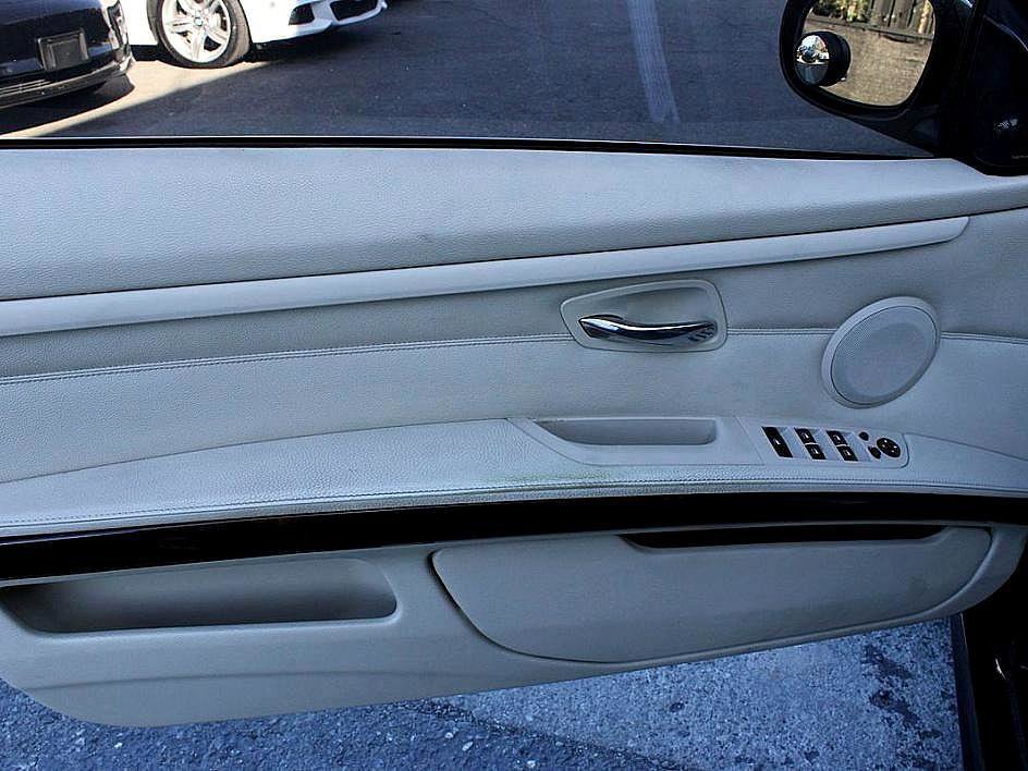 Used 2013 BMW 335i Convertible w/ M Sport Pkg image 9