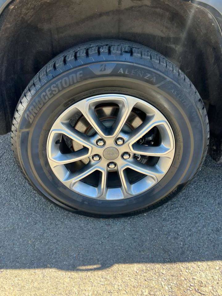 Used 2015 Jeep Grand Cherokee Limited AWD/4WD image 18