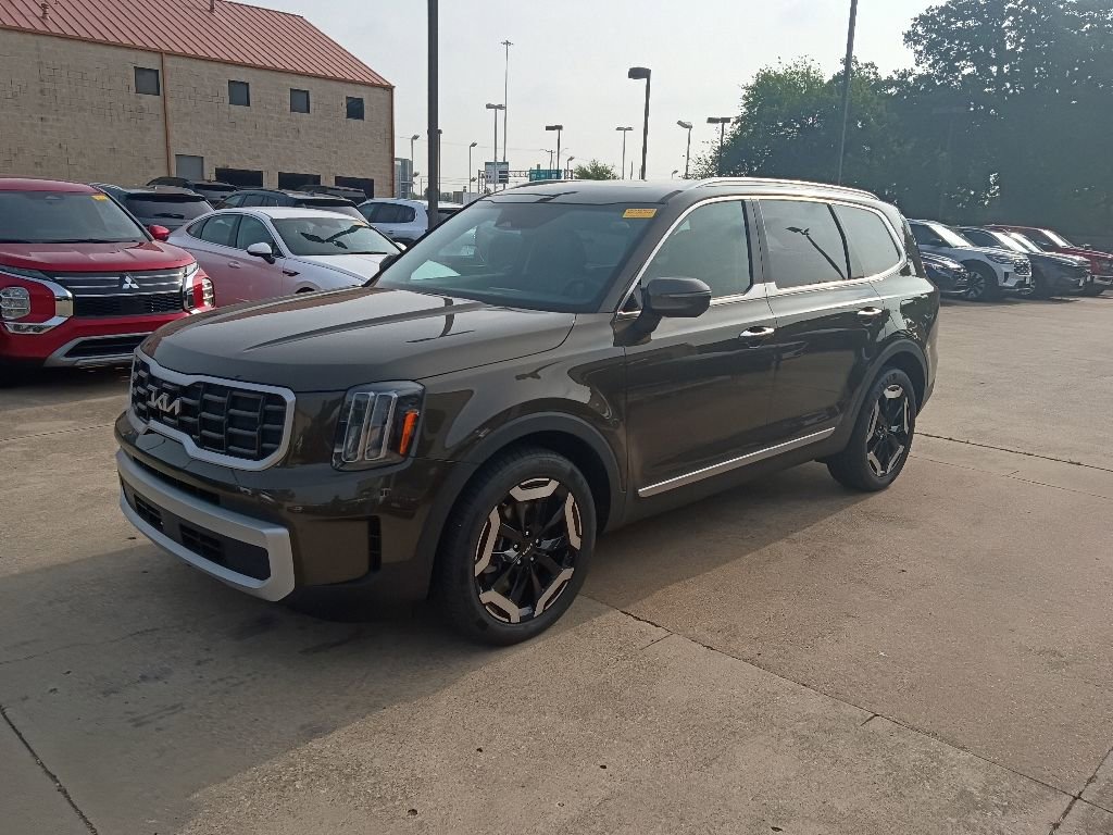 Used 2025 Kia Telluride S FWD image 1