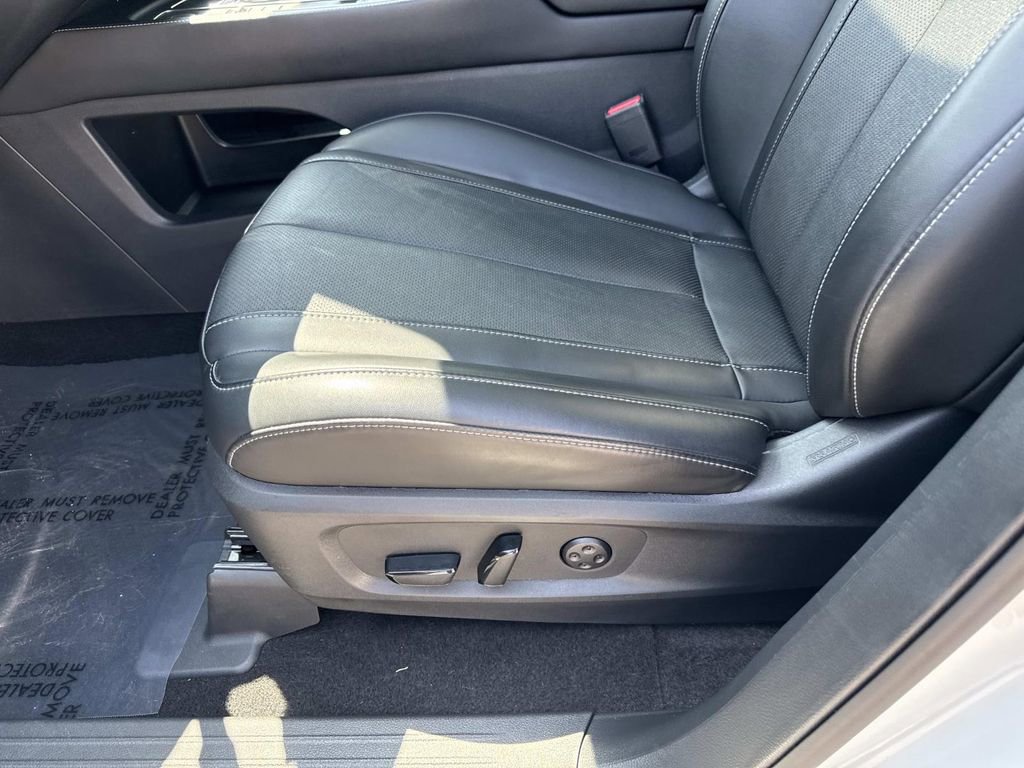 Certified 2025 INFINITI QX60 Luxe w/ Black Edition FWD image 18