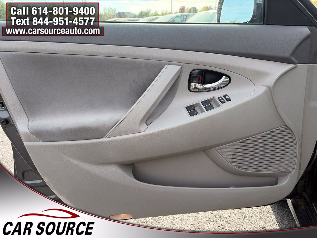 Used 2011 Toyota Camry LE FWD image 14