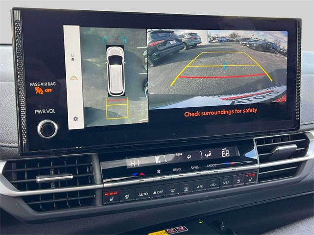 Used 2025 Toyota Sienna Platinum image 37