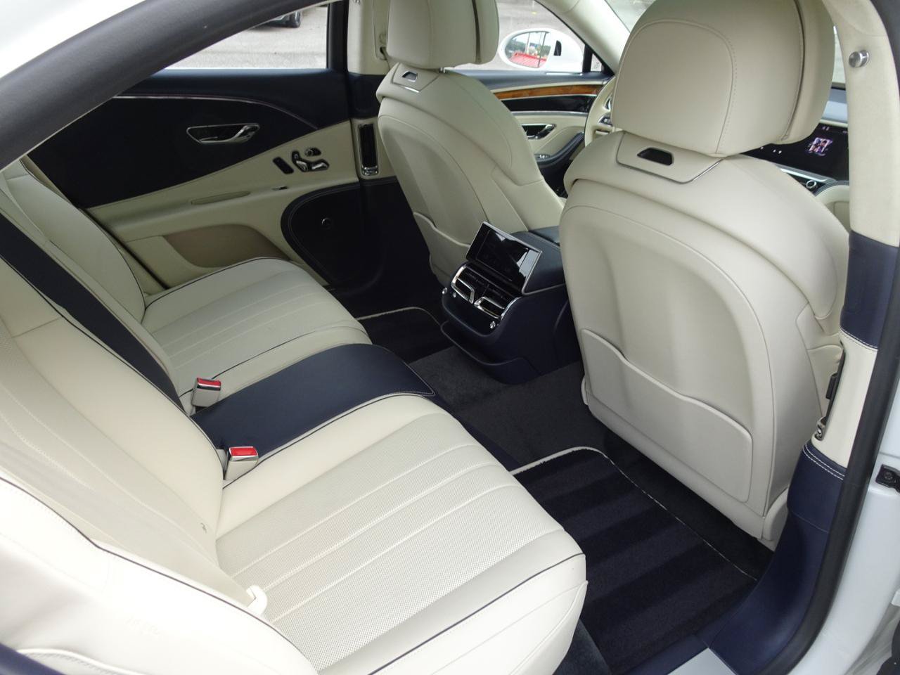 Used 2021 Bentley Flying Spur V8 AWD/4WD image 16