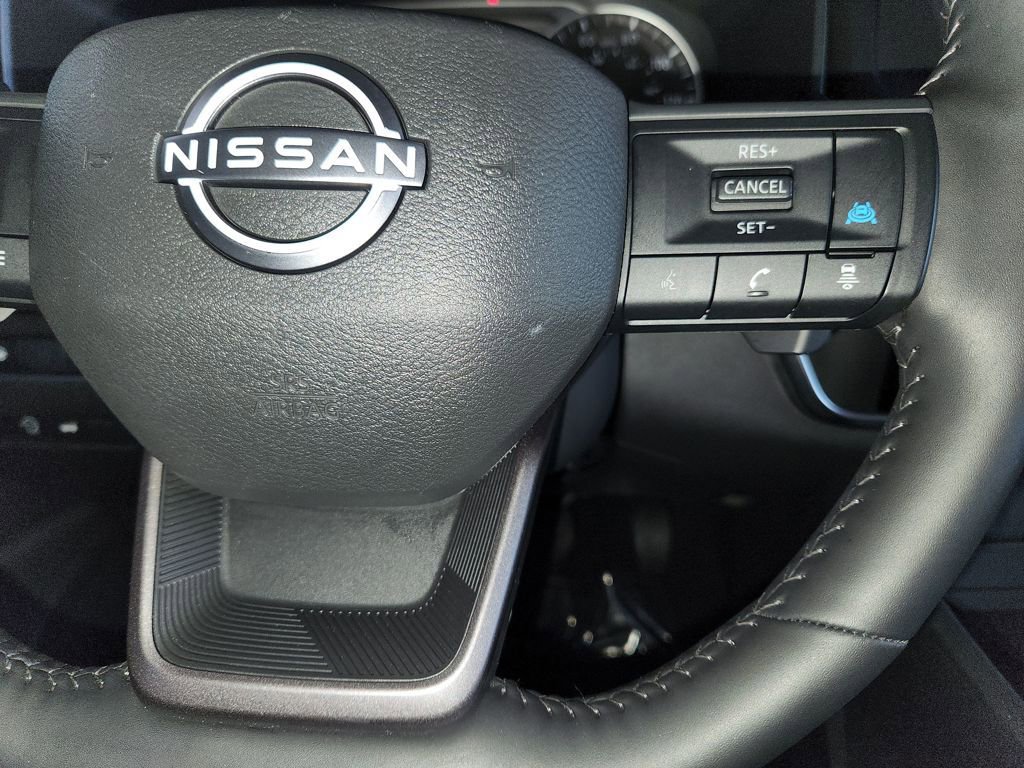 Used 2025 Nissan Rogue SV image 24