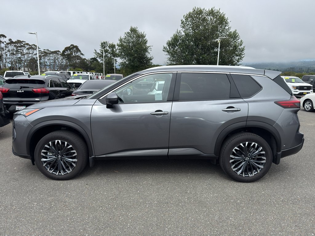 Used 2025 Nissan Rogue SL w/ Tech Package AWD/4WD image 2