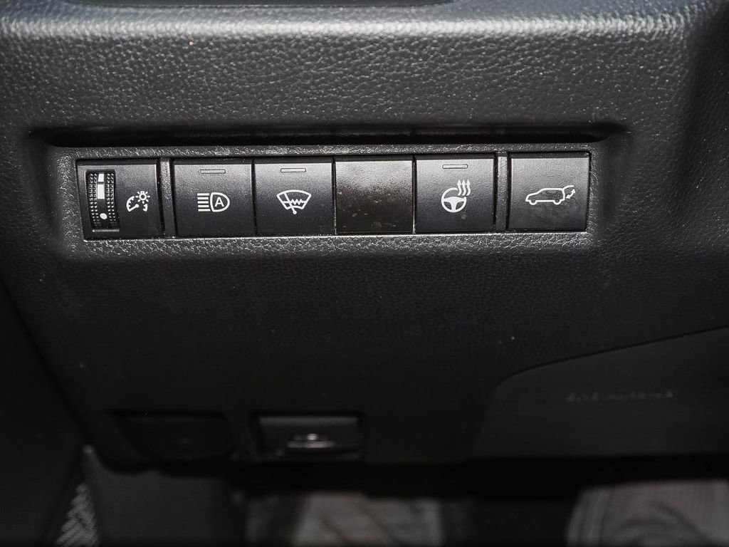 Used 2022 Toyota RAV4 TRD Off-Road AWD/4WD image 28