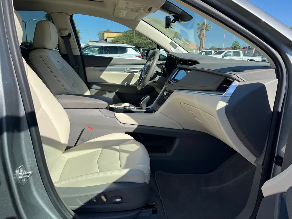 Used 2024 Cadillac XT5 Premium Luxury w/ Technology Package FWD image 18