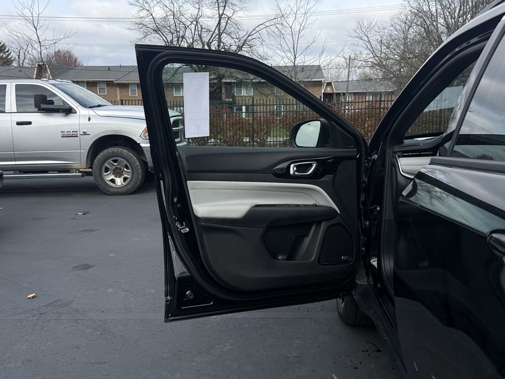 New 2026 Jeep Compass Limited w/ Sun, Sound & Navigation Group image 10