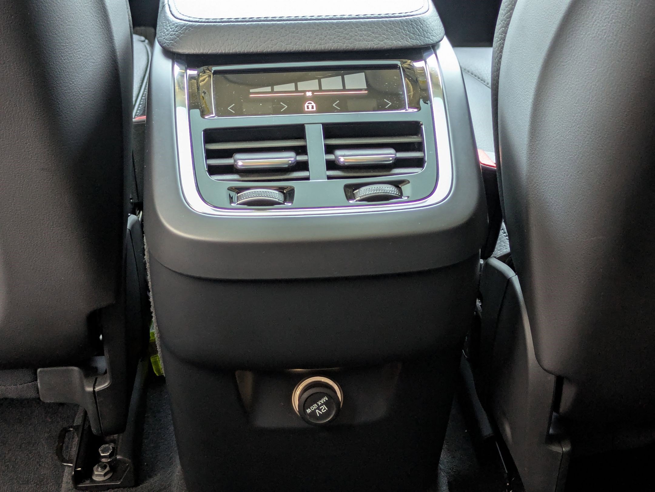 Used 2018 Volvo XC90 T5 Momentum w/ Convenience Package image 26