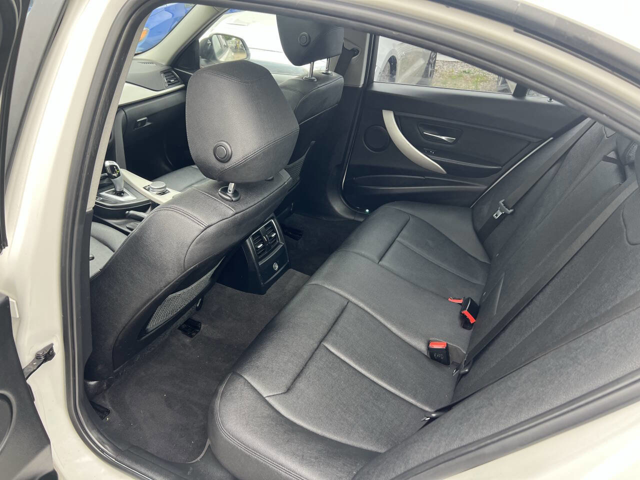 Used 2018 BMW 320i xDrive Sedan w/ Convenience Package AWD/4WD image 16