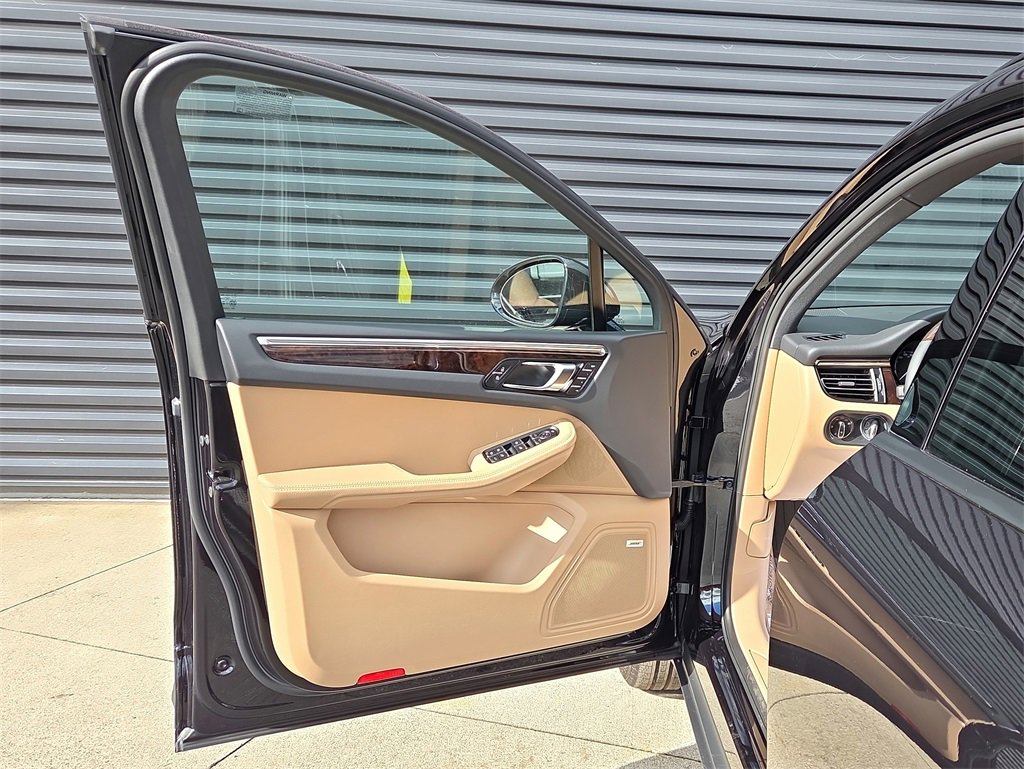 New 2026 Porsche Macan image 6