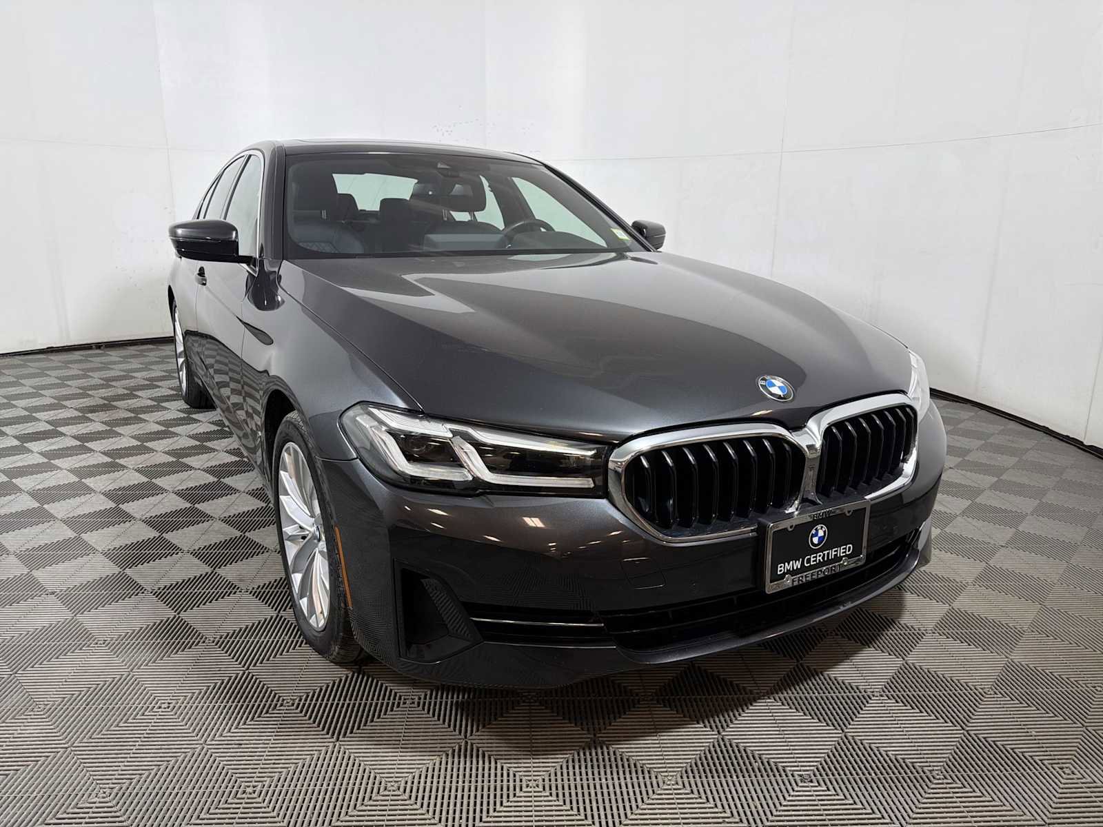 Certified 2023 BMW 530i xDrive w/ Convenience Package image 2