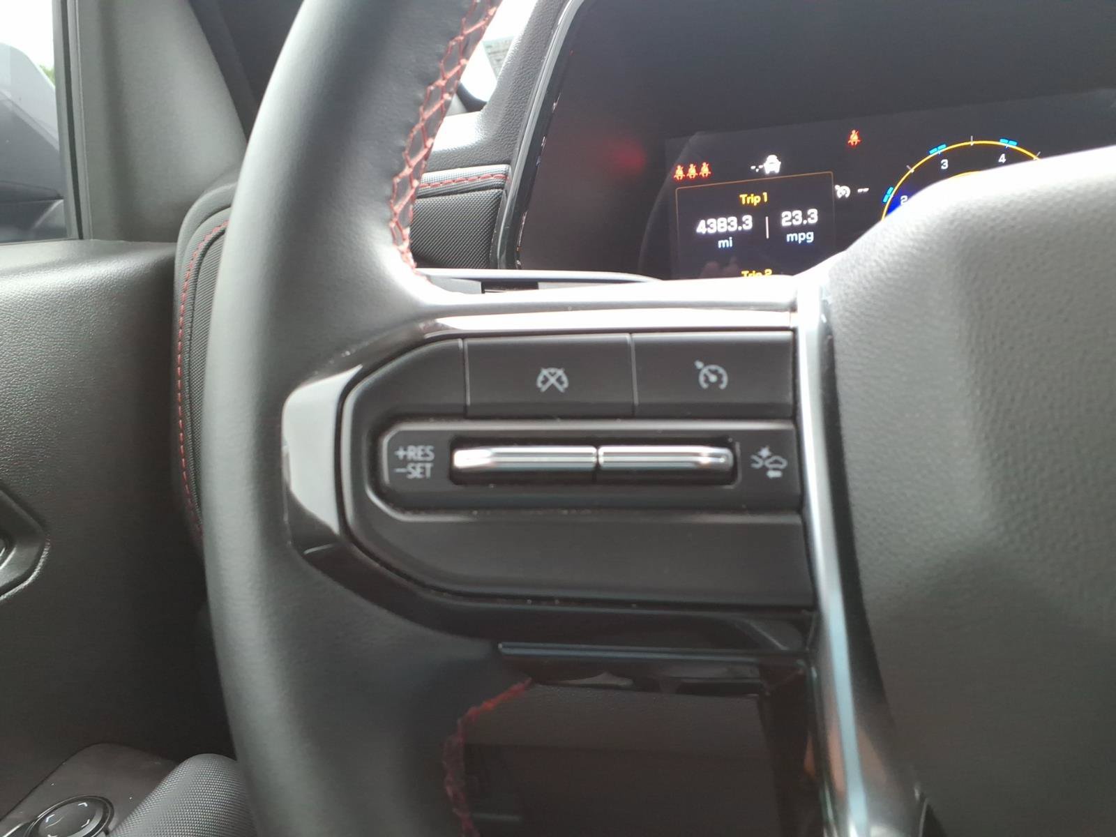 Used 2025 Chevrolet Colorado Z71 AWD/4WD image 29