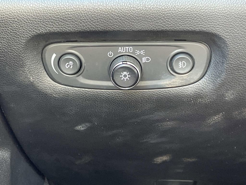 Used 2018 Chevrolet Traverse LT image 35