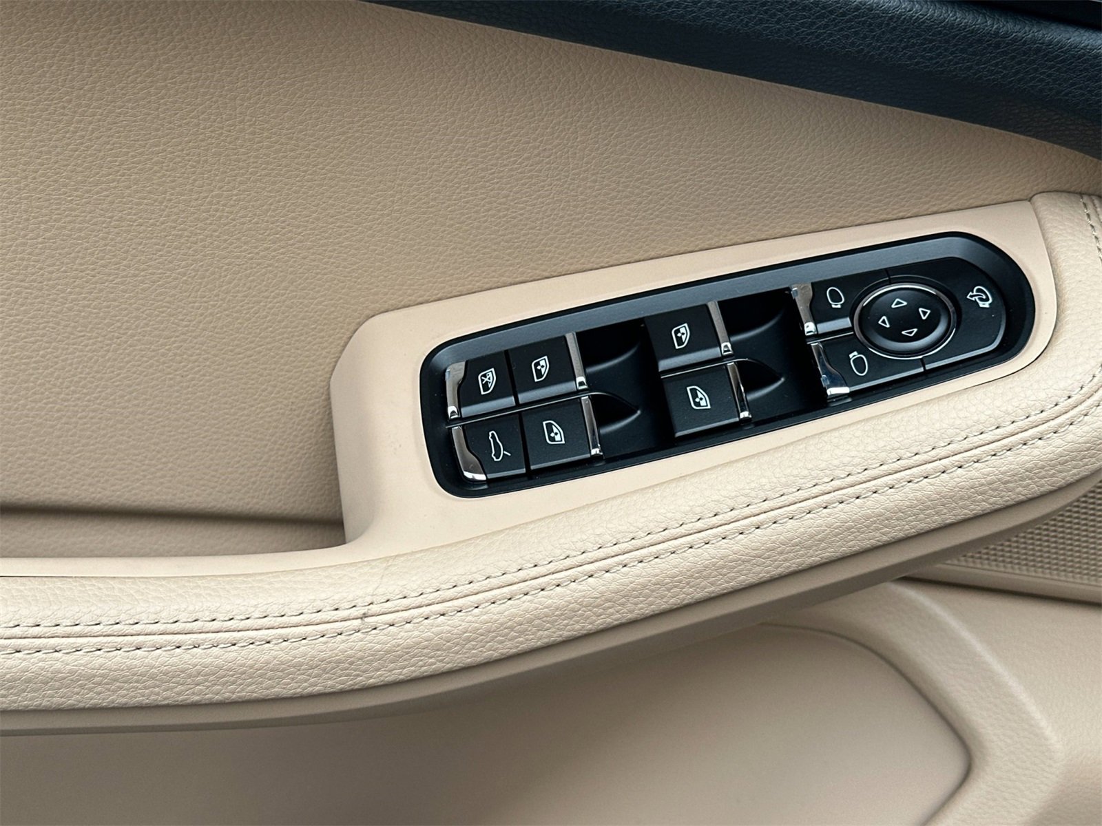 New 2026 Porsche Macan image 13