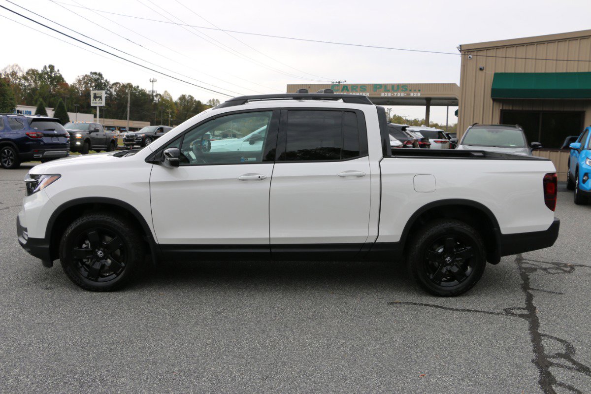 Used 2025 Honda Ridgeline Black Edition image 2