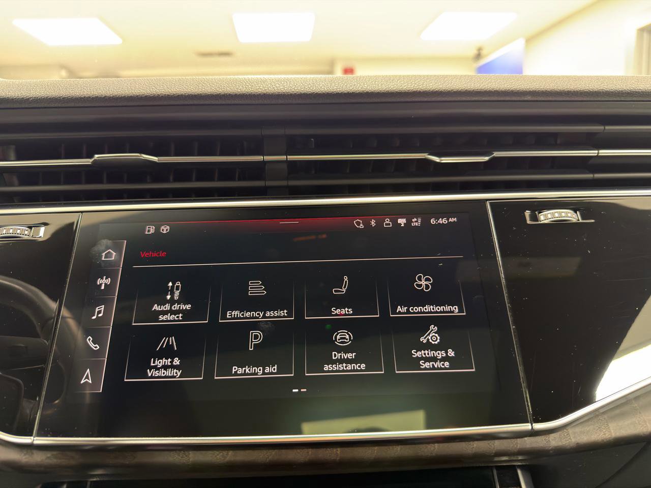 Used 2021 Audi Q8 Premium image 21