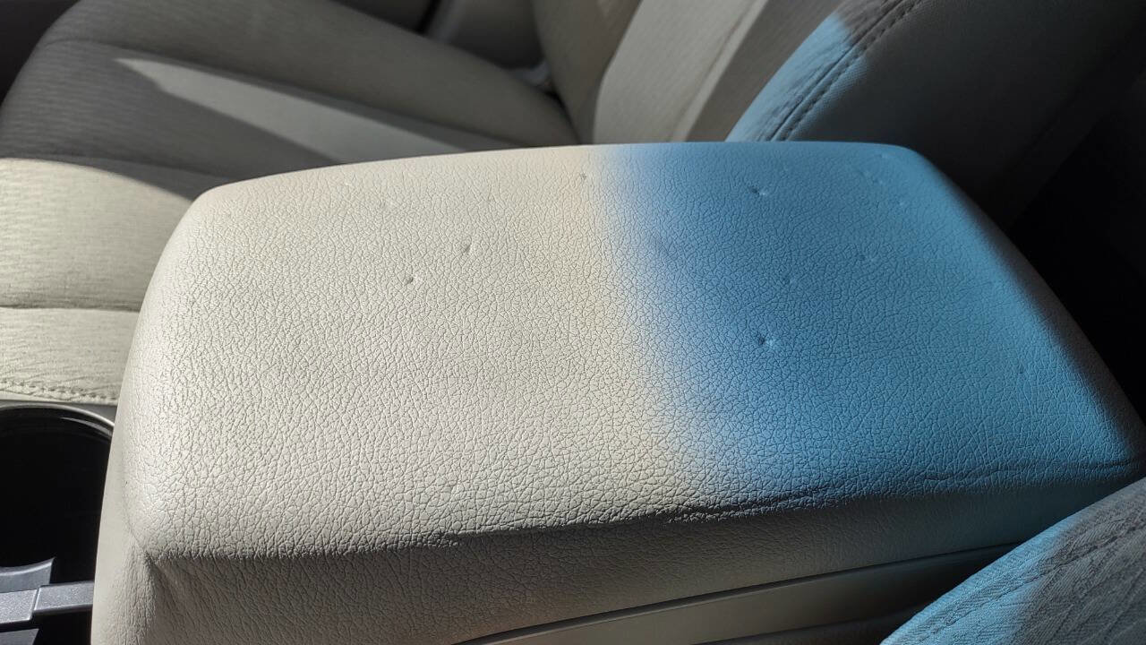 Used 2010 Subaru Outback 2.5i Premium w/ Popular Equipment Group 1B image 25