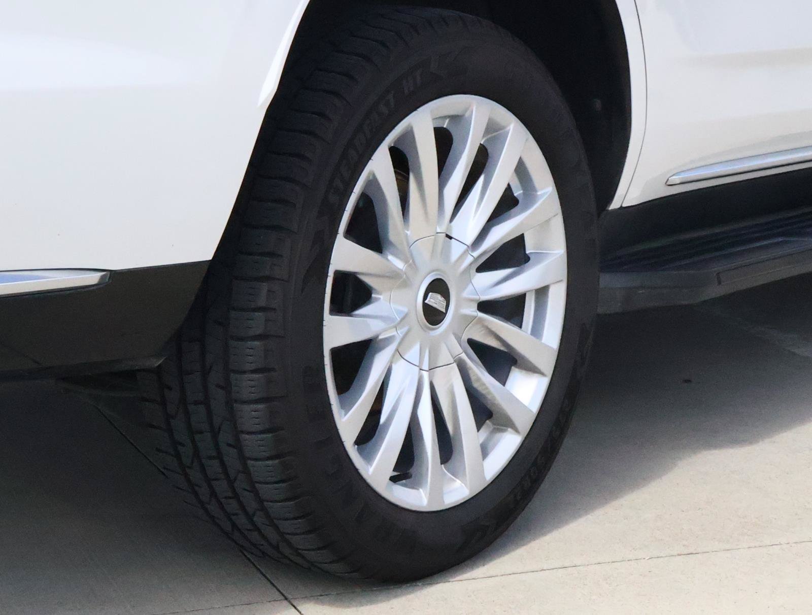 Used 2022 Cadillac Escalade Luxury RWD image 12