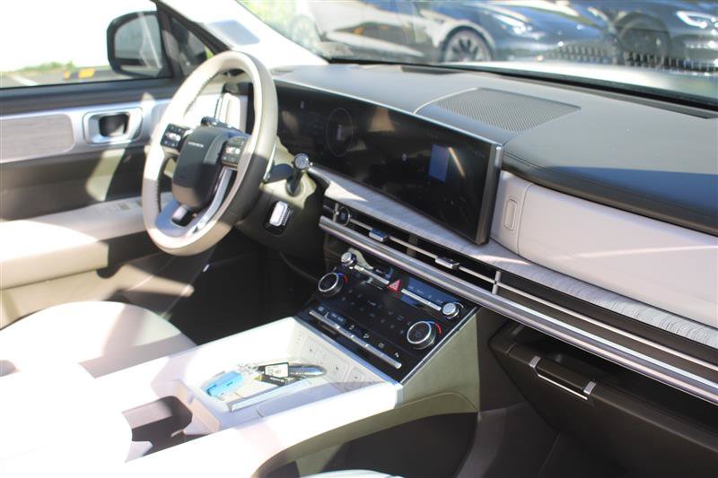 Used 2025 Hyundai Santa Fe Calligraphy FWD image 14