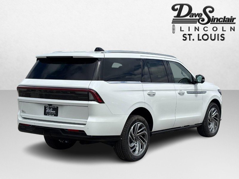 New 2026 Lincoln Navigator Reserve AWD/4WD image 3