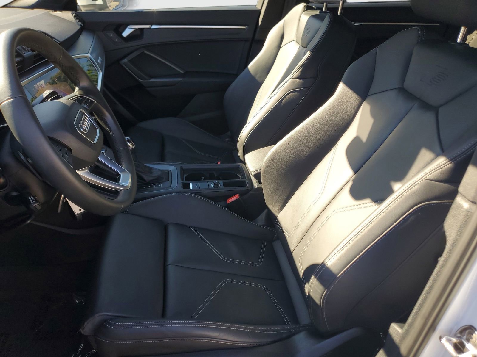 Used 2025 Audi Q3 2.0T Premium w/ Black Optic Sport Package image 18