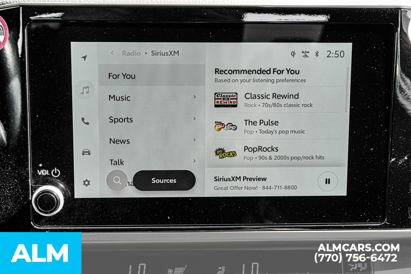 Used 2025 Toyota Camry SE image 40