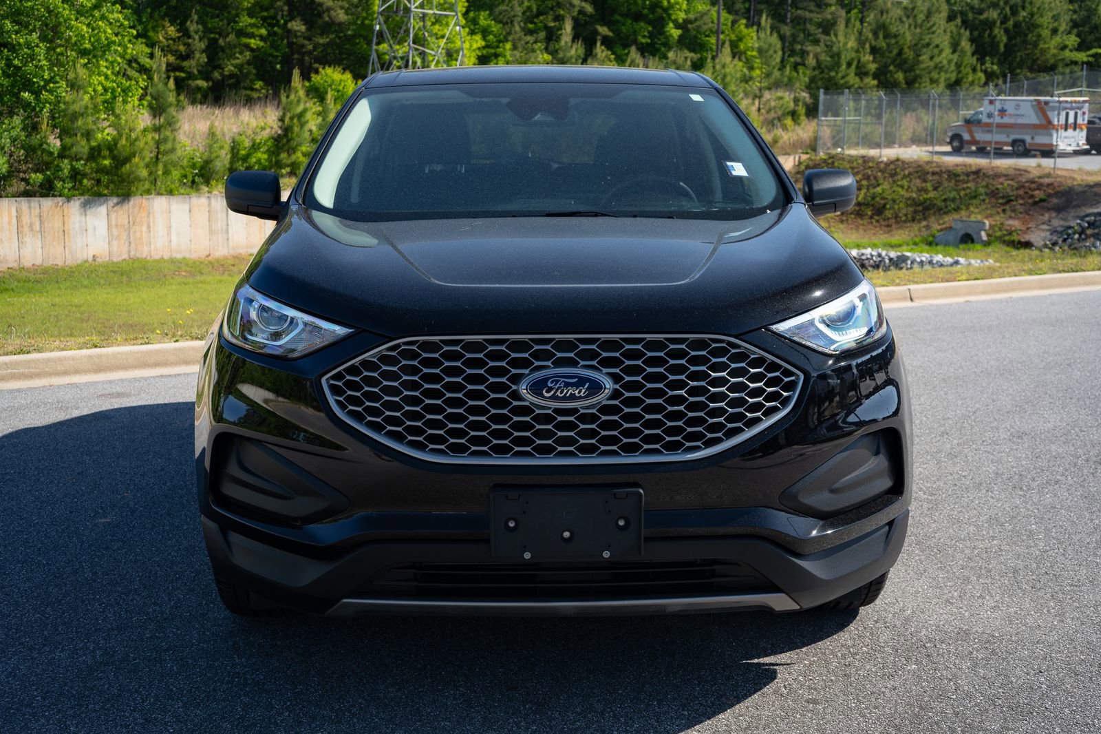 Used 2023 Ford Edge SE AWD/4WD image 2