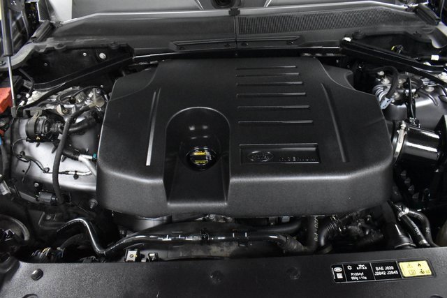 Used 2024 Land Rover Defender 90 X-Dynamic SE image 10