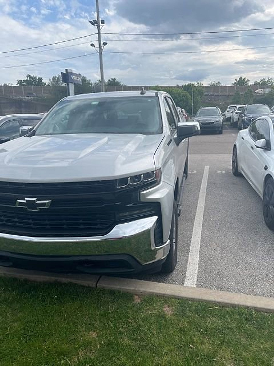 Used 2020 Chevrolet Silverado 1500 LT w/ All-Star Edition AWD/4WD image 3