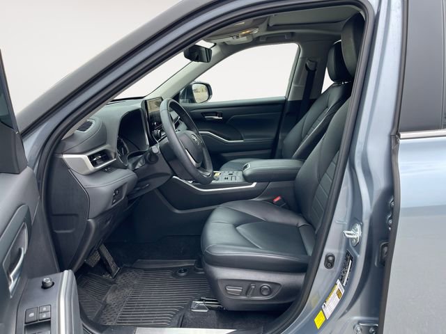 Used 2024 Toyota Highlander XLE image 9