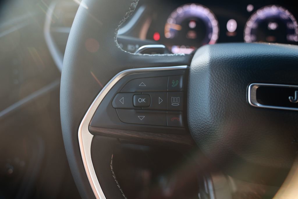 New 2025 Jeep Grand Cherokee L Limited image 17