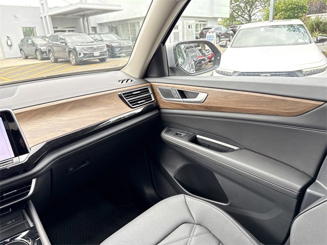 Used 2024 Volkswagen Atlas SE image 17