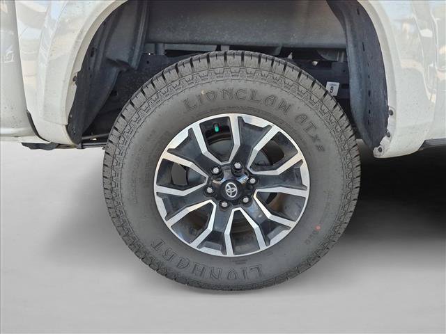 Used 2021 Toyota Tacoma TRD Sport w/ Technology Package AWD/4WD image 8