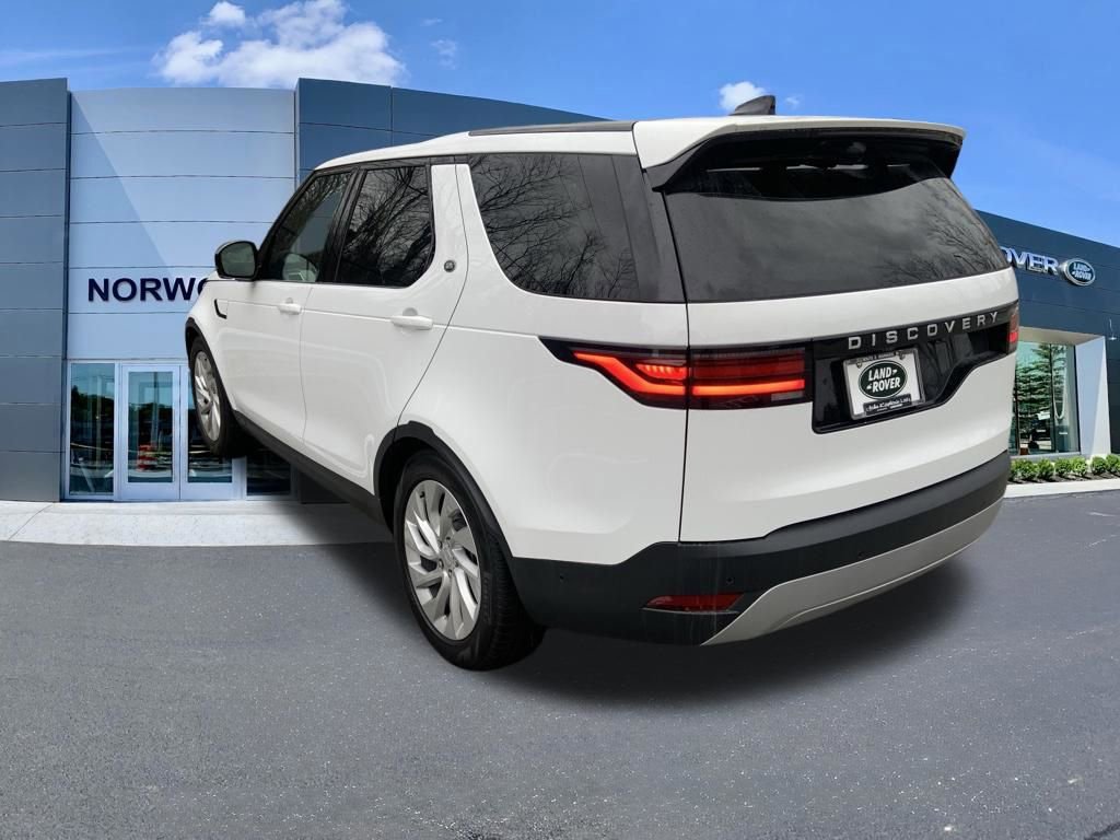 New 2025 Land Rover Discovery S image 6