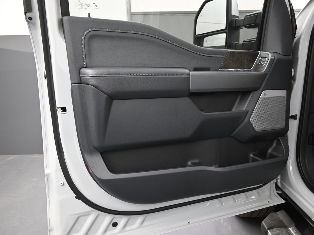 New 2026 Ford F250 Lariat w/ Chrome Package image 4