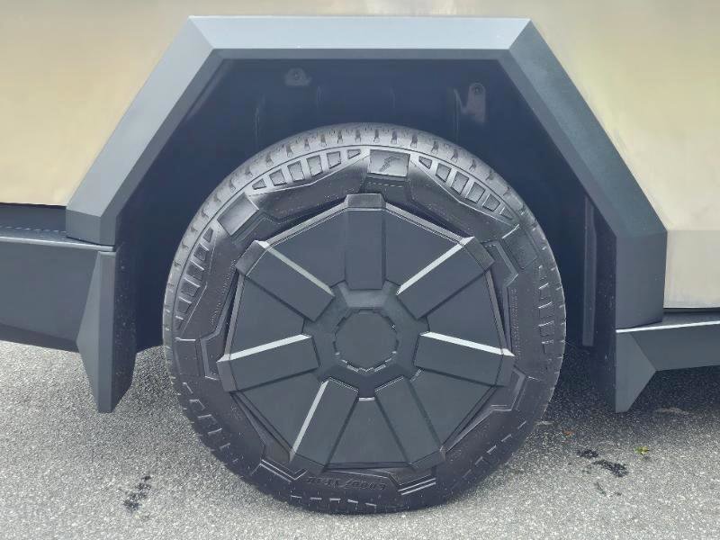 Used 2024 Tesla Cybertruck AWD Crew Cab image 16