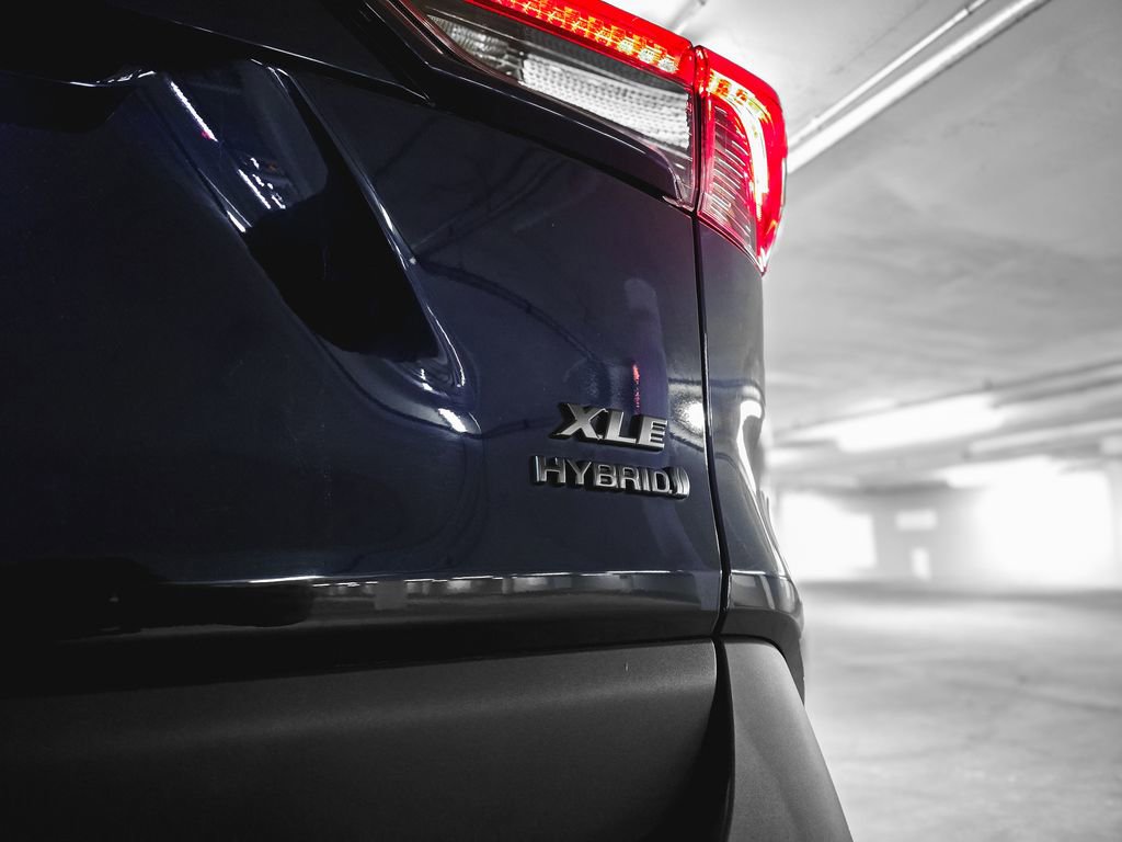 Used 2022 Toyota RAV4 XLE Premium image 14