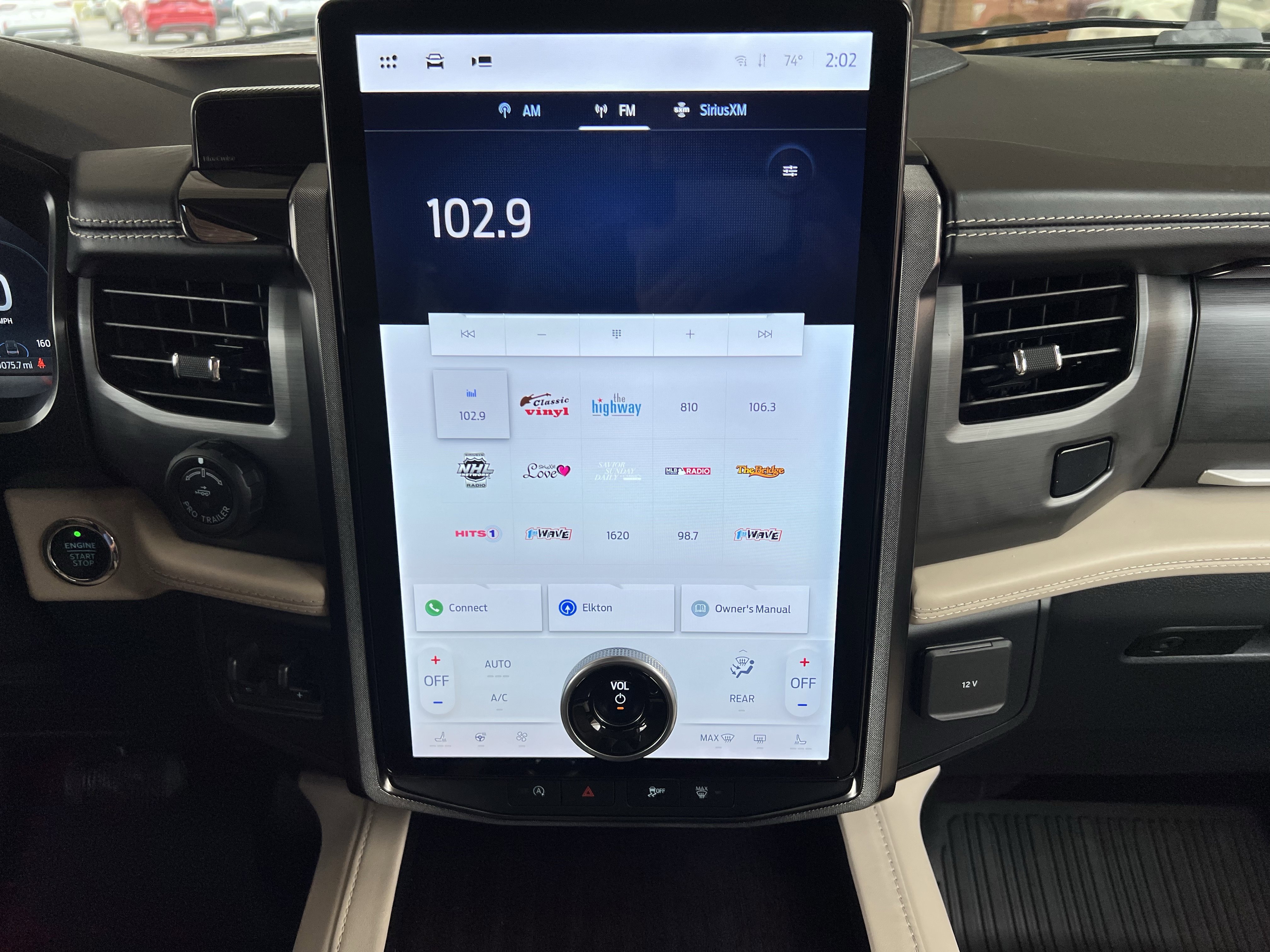 Used 2023 Ford Expedition Platinum image 28