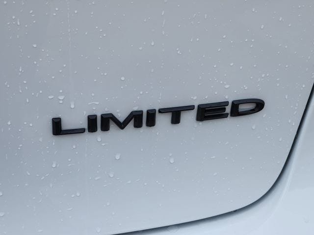 New 2026 Chrysler Pacifica Limited FWD image 8