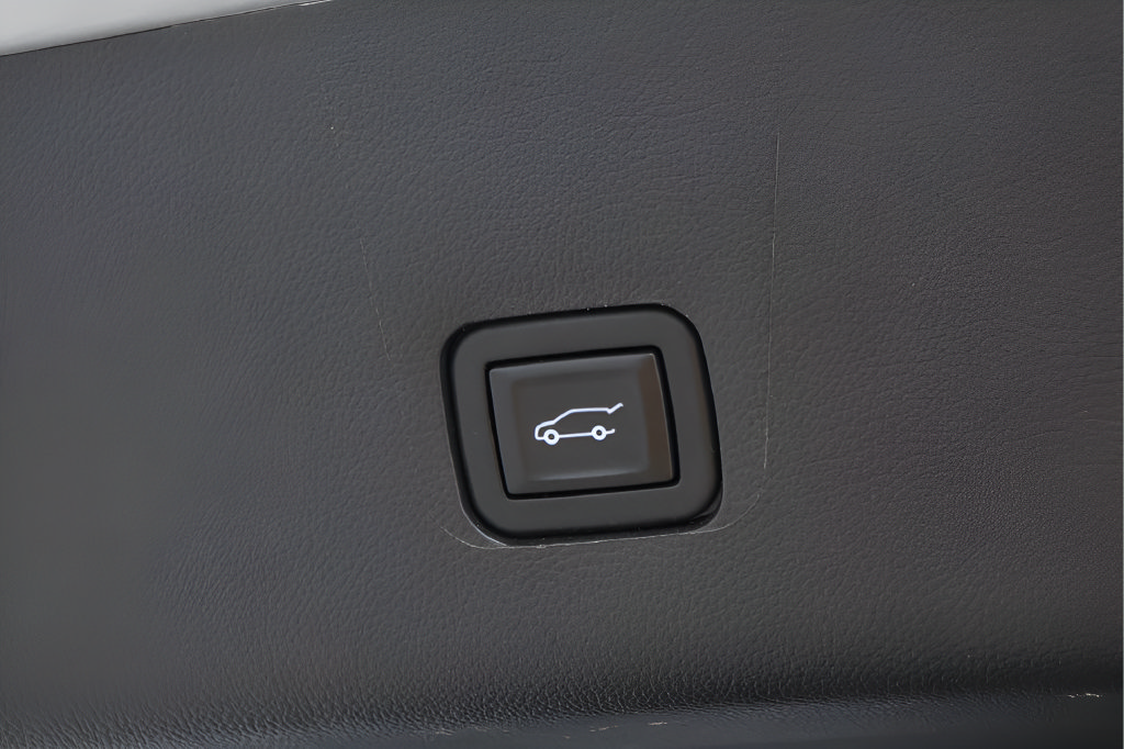 Used 2021 Chevrolet Traverse Premier w/ Redline Edition AWD/4WD image 34