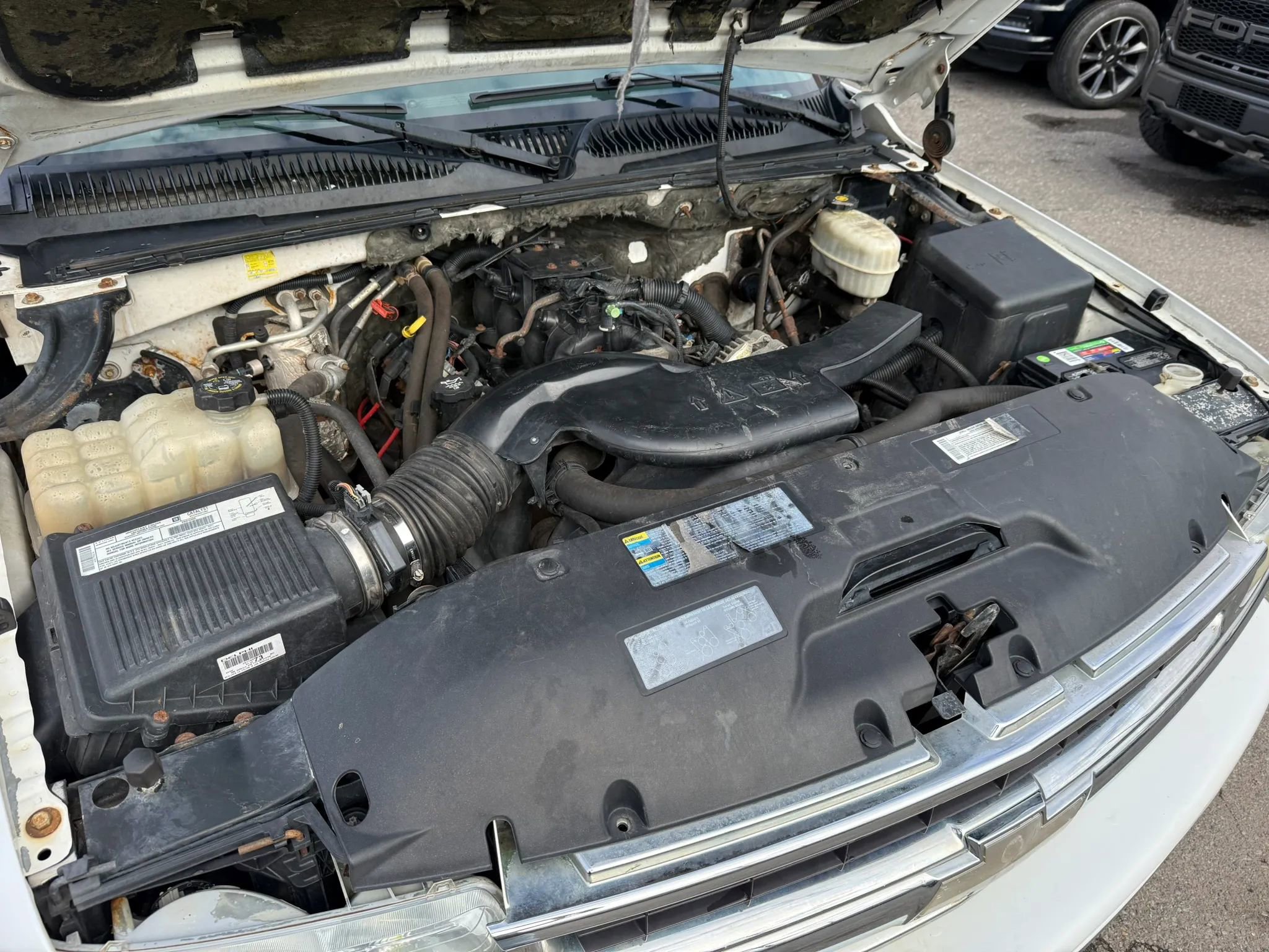 Used 2003 Chevrolet Suburban 2500 LT w/ LT Preferred Equipment Group AWD/4WD image 32
