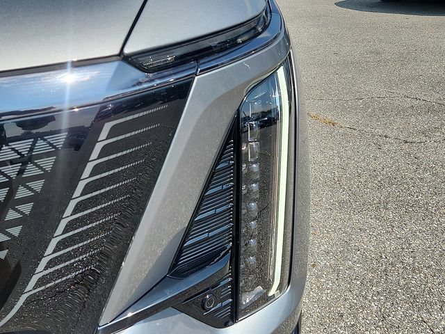 Certified 2026 Cadillac Vistiq Sport w/ LPO, Floor Liner Package AWD/4WD image 8