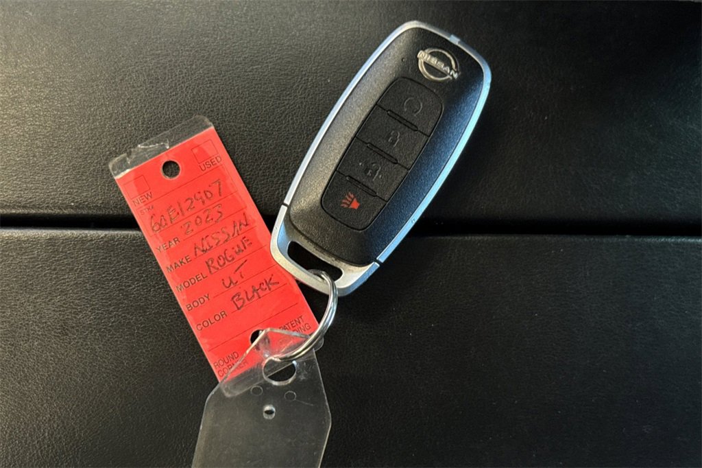 Used 2023 Nissan Rogue SV image 13