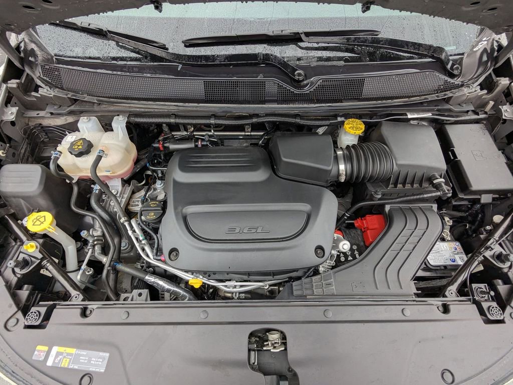 Used 2025 Chrysler Pacifica Select image 37